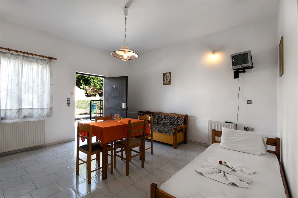 Artemis Apartments Stalos Exterior photo