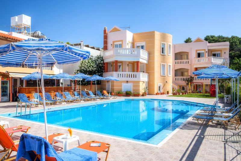 Artemis Apartments Stalos Exterior photo